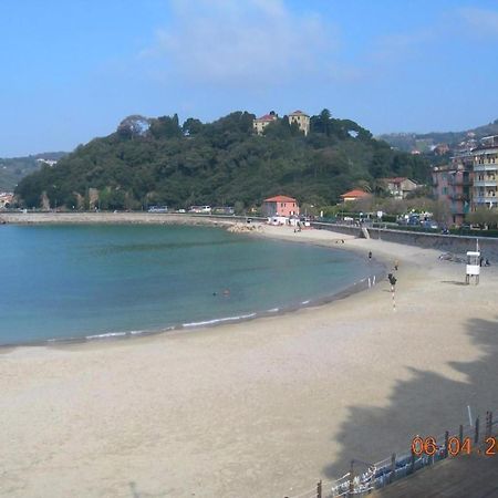 Affittacamere "In Piazzetta Da Vasco" 莱里奇 外观 照片