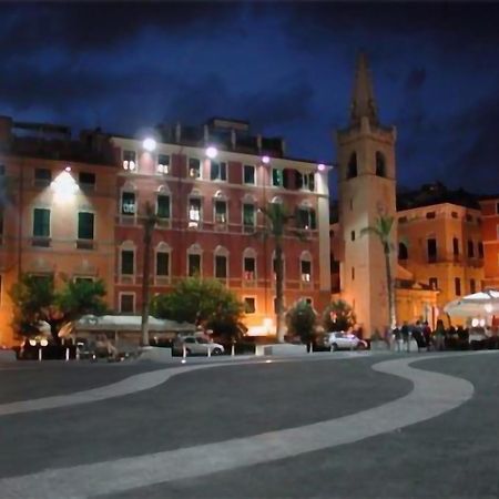 Affittacamere "In Piazzetta Da Vasco" 莱里奇 外观 照片