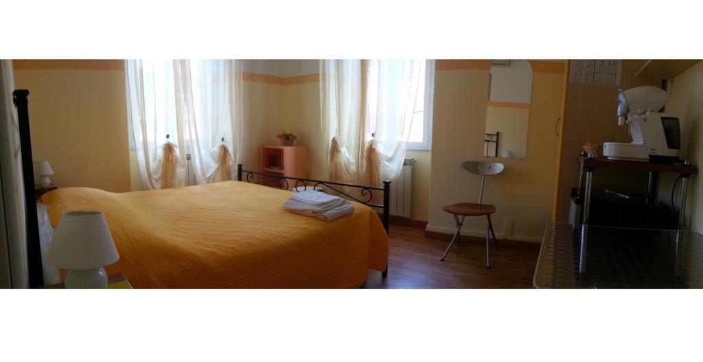 Affittacamere "In Piazzetta Da Vasco" 莱里奇 外观 照片